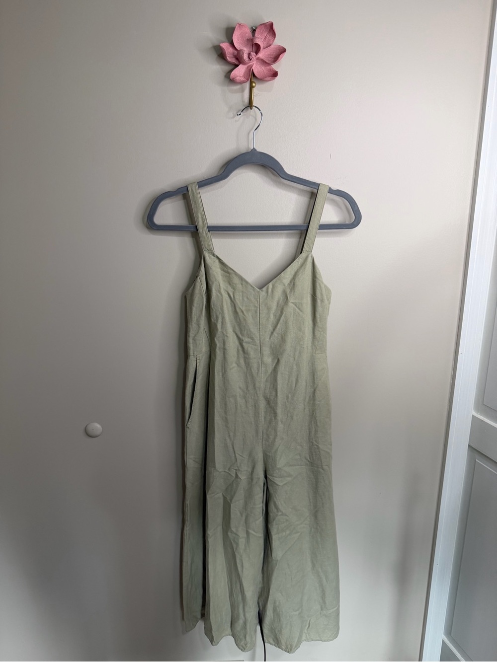 Club Monaco Light Olive Sleeveless V-Neck Wide-Leg Jumpsuit - Picture 4 of 13